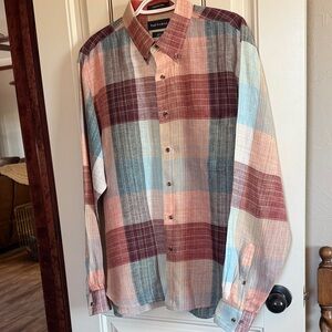 Paul Fredrick 100% Linen Multicolor Plaid Button Down Shirt. Excellent Condition
